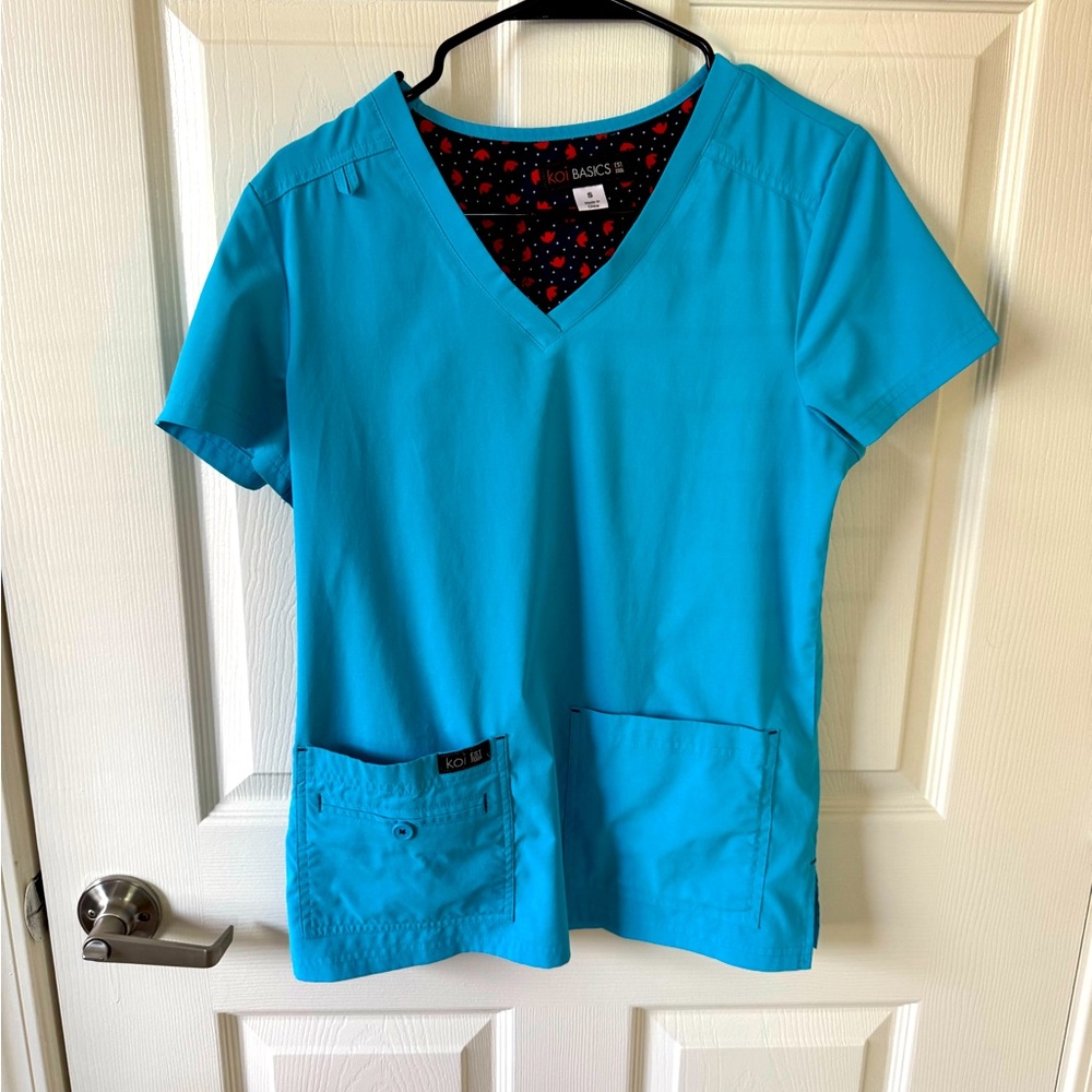 Koi basic scrub top